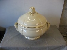 Magnifique soupière ancienne en faïence de Sarreguemines couleur ivoire et or