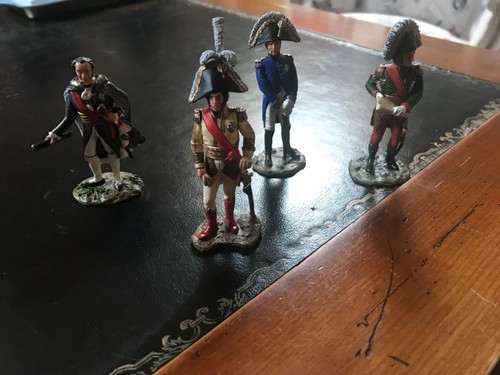 Figurines maréchaux et - 4,