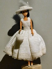 Poupée mannequin. Vêtements et accessoires réalisés au crochet. Fait main.