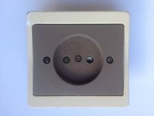 prise murale 2p sans terre Alombard Trocadero (2)