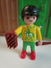 enfant B avec bombe cravache brosse équitation haras cheval poney PLAYMOBIL 3925