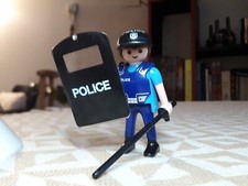 PLAYMOBIL Vintage 1997 - Policier, bouclier anti-émeute, matraque et casquette