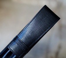 S.T. DUPONT - ETUI A STYLOS  EN CUIR NOIR AVEC ANNEAU METAL - MODELE DEUX PLACES