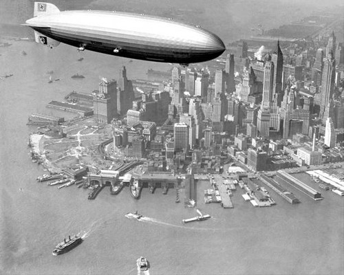 The zepplin hindenburg - hindenburg, flies