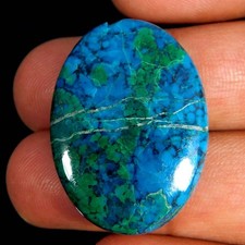 32.00Cts. Cabochon ovale vert