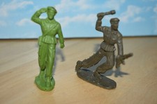 1/32 french soldier parachutiste ou milice en plastique WW2 jouet de bazar 70-80