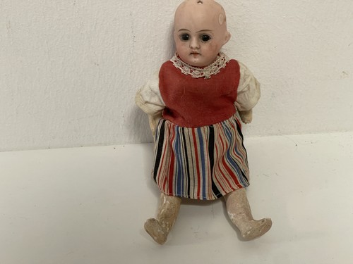 Poupée tête porcelaine