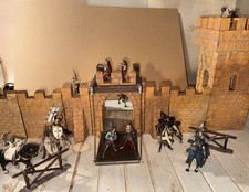 Château-fort Schleich 2004 avec 12 Personnages 6 Chevaux Schleich Papo Plastoy