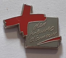 pins croix rouge  arthus
