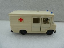 SIKU ALLEMAGNE REF W 292 MERCEDES 608 AMBULANCE SANS BRANCARD OCCASION TRES BON