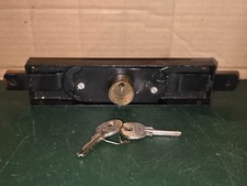 Serrure en applique pour