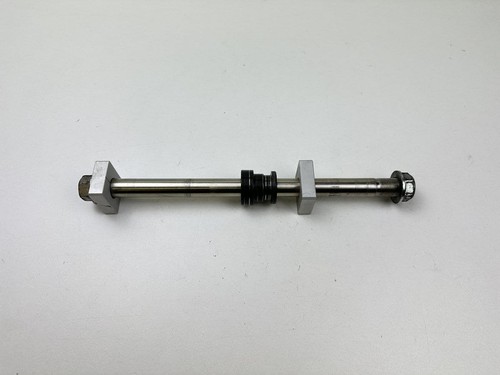 Axe roue arriere benelli - axe,