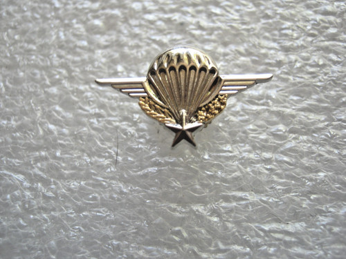 Boutonniere des troupes - boutonniere,