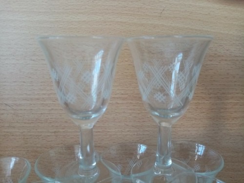 Ancien verre pied a - ,