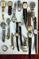 LOTS DE MONTRES DE FEMMES POUR LA RESTAURATION. DIFFÉRENTS TEMPS ET MATÉRIAUX