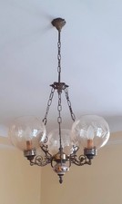 Très joli et aéré lustre à