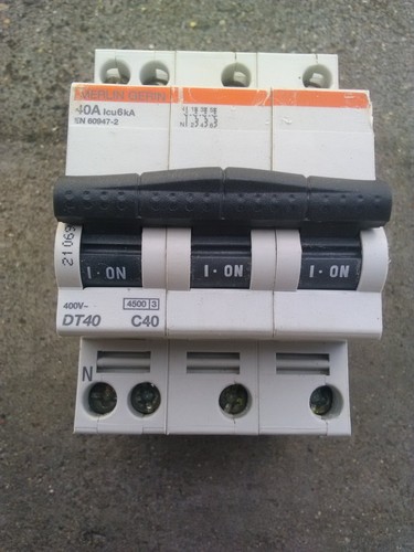 Disjoncteur c40 amp - amp, 4