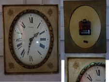 PENDULE VEDETTE EN RESINE A DECOR DE FLEURS