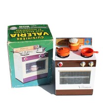 Ancienne petite cuisinière VALERIA en boîte / jouet / 21 cm