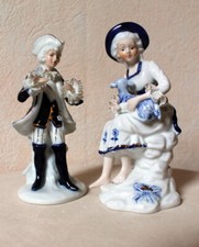COUPLE DE FIGURINES EN PORCELAINE 