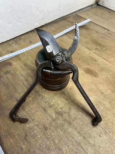 Outil ancien vigneron vigne - vigneron,