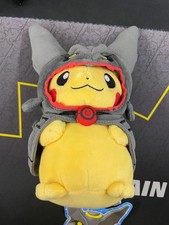 Pokemon Peluche Pikachu poncho