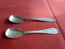 2 PETITES CUILLERES BEBE