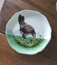 assiette Poule barbotine de Choisy le Roi diamètre 22,5 cms