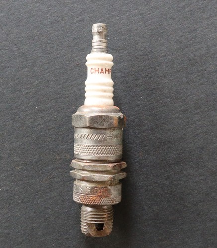 Ancienne bougie champion - ancienne,