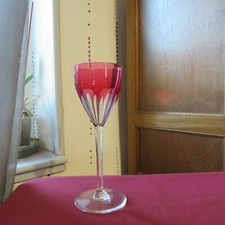 verre roemer de couleur rouge en cristal de baccarat modèle Genova H 19,1 cm 