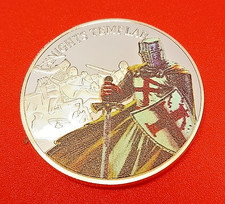 MEDAILLE MULTICOLORE - CHEVALIERS DES TEMPLIERS - METAL NON PRECIEUX