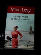 marc LEVY  L ETRANGE VOYAGE DE MONSIEUR DALDRY ROBERT LAFFONT GRAND FORMAT 