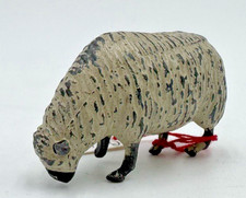 Mouton qui broute BRITAINS jouet ancien en plomb 4 cm