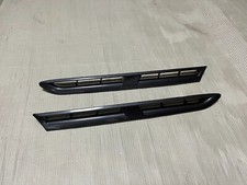 Paire de conduits d'aile avant