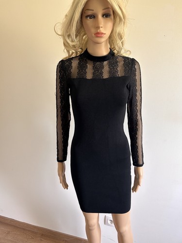 Robe noire avec - , dentelle