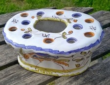 ANCIEN  PIQUE FLEURS OU  BOUQUETIERE EN FAIENCE A  DECOR  DE MOUSTIERS DM 15X6CM