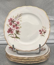 6 PETITES ASSIETTES A CAKE EN PORCELAINE ANGLAISE ROYAL MALVERN FLEURS POURPRES