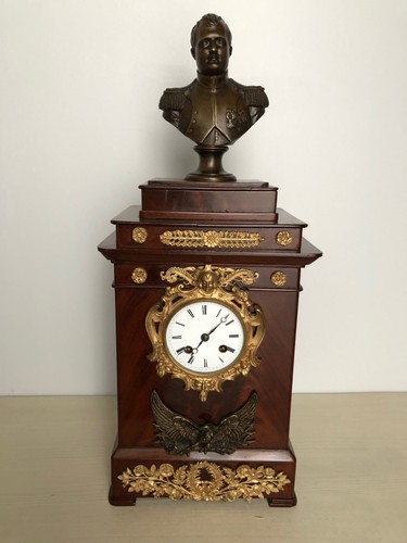 Horloge avec buste - , de
