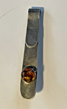 Pince à cravate en argent  .