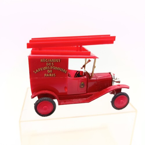 Voiture ancienne miniature - ,