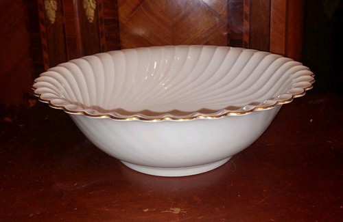 Grand saladier en - , porcelaine