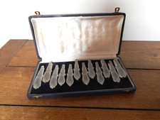 12 ANCIENS Porte-Couteaux en