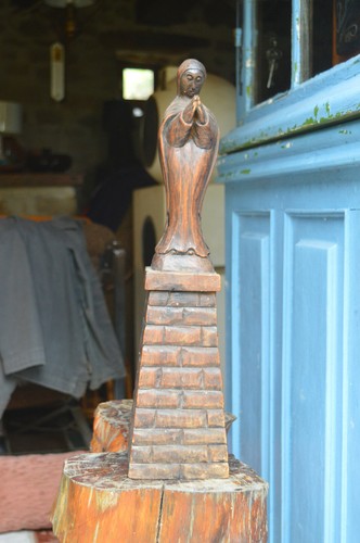 Vierge sur piédestal bois - en,