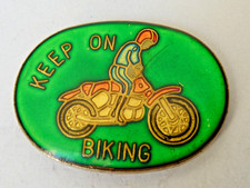 pin's pins badge. Moto KEEP ON