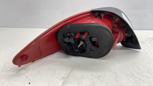 Feu arriere principal droit