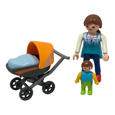 sympa maman avec poussette