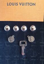 4 boutons et 3 pendentifs, 1