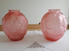 Une Paire De Vases Art Déco Décor Végétal Couleur Rose Dépoli