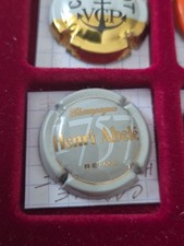CAPSULE DE CHAMPAGNE HENRI