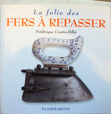 LIVRE - LA FOLIE DES FERS A REPASSER CHEZ FLAMMARION